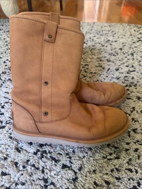 Uggs Tan foldable boots size 6